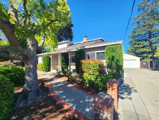 Photo - Charming 2 Bedroom, 2 Bathroom Home in Redwood City Unidad #A