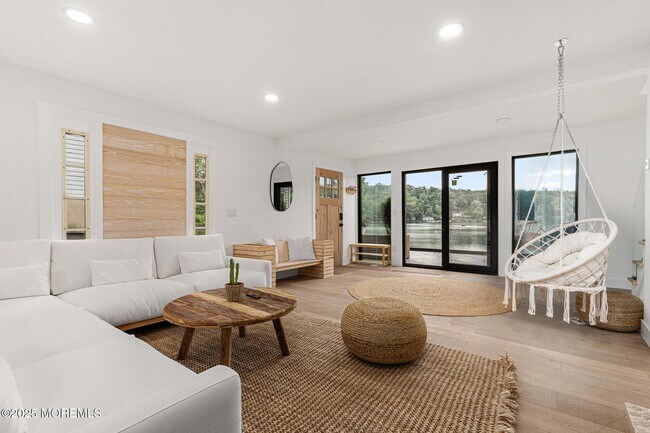 Photo - 39 Upper Lakeview Ave