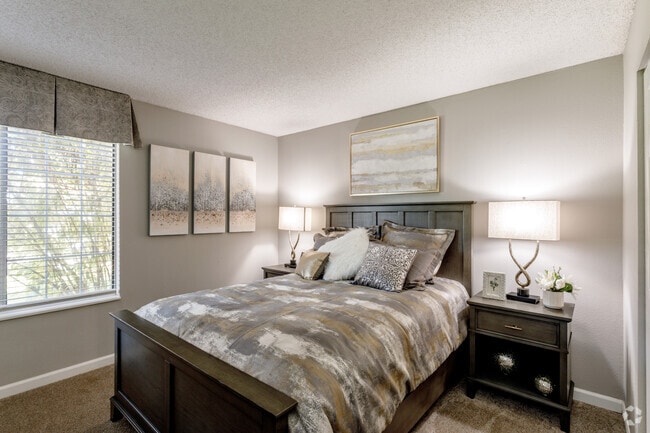 2BR, 1BA - 966SF - Loretto Heights