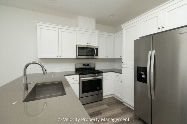 Photo - 3 Bedroom Townhome close to Hospital!