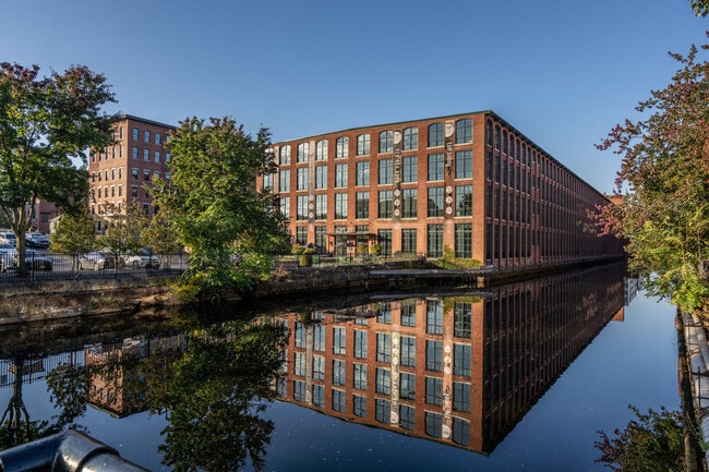 Building Photo - Loft Two Seven