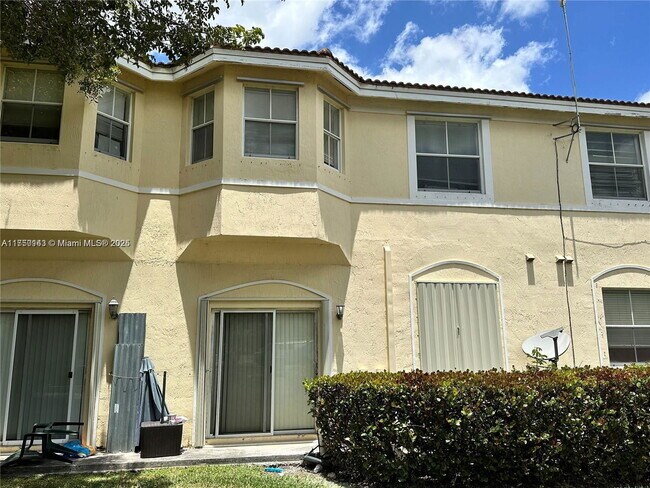1568 SE 26th St