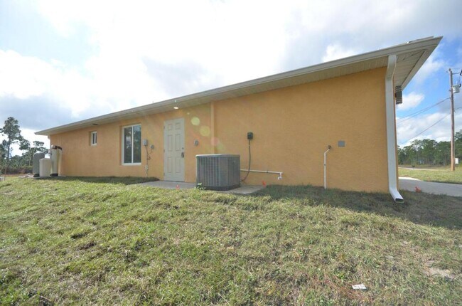 Photo - 1132 Edelweiss St E