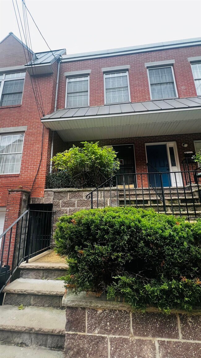Building Photo - 20 Manning Ave Unit 2FL Rental
