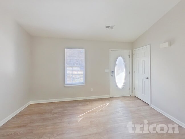 Photo - 705 Continental Dr