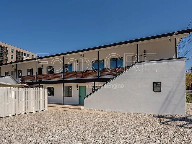 Photo - 377 N 4th Ave Unidad 2