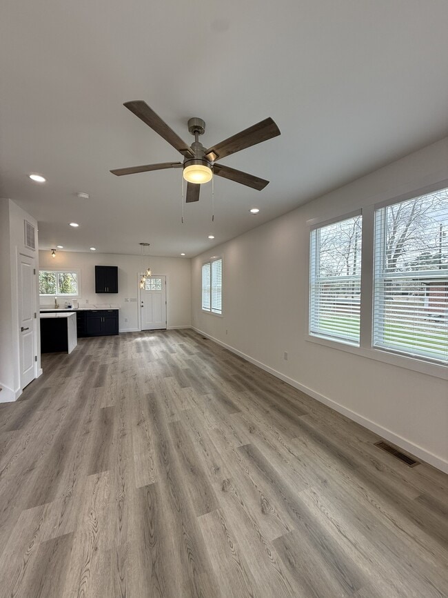 Photo - 631 Morreene Rd Unidad 2 Story