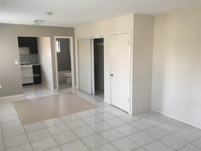 Photo - 960 Biarritz Dr Unit 0