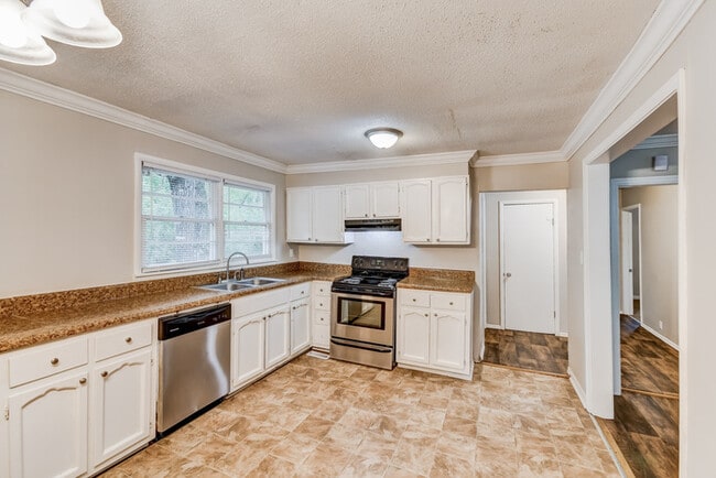 Photo - 3776 Hilltop Rd SE