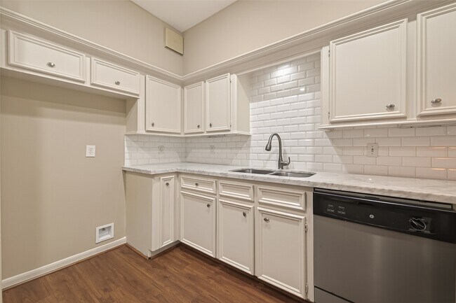 Photo - 2413 Potomac Dr