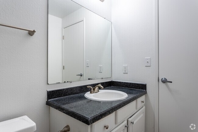 1BR, 1BA - 722SF