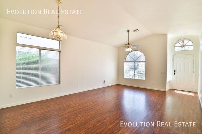 3226 E Sequoia Dr