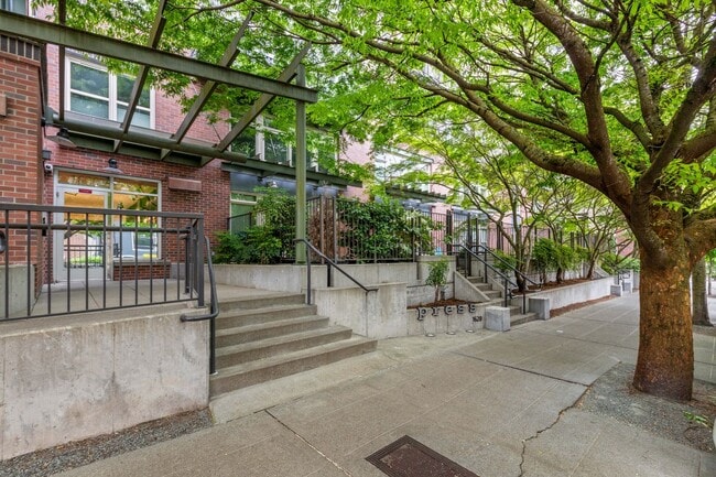 Building Photo - 1bd/1ba Seattle Condo Unit 121