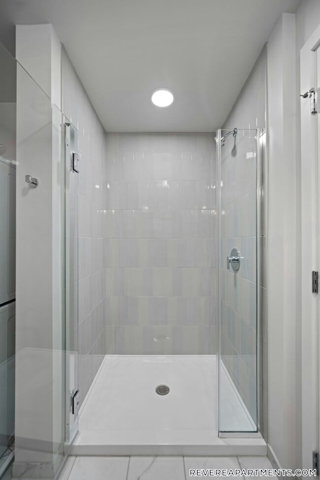 Building Photo - 328 Bank St