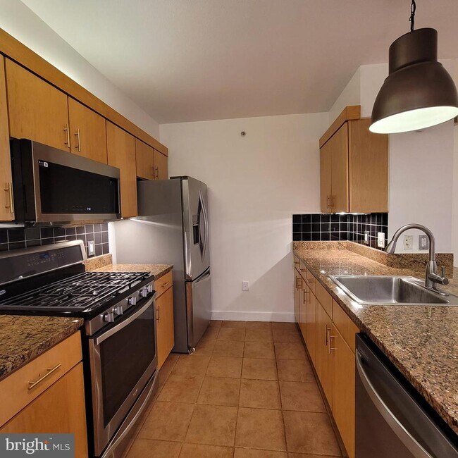 Photo - 616 E St NW Unit 1007