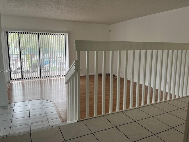 Photo - 4730 SW 62nd Way Unidad 202