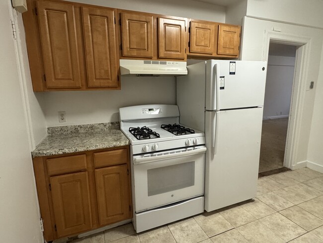 Building Photo - 100 Sewall Ave Unit A Rental