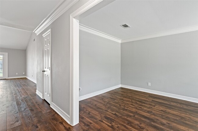 Photo - 5806 Ludington Dr