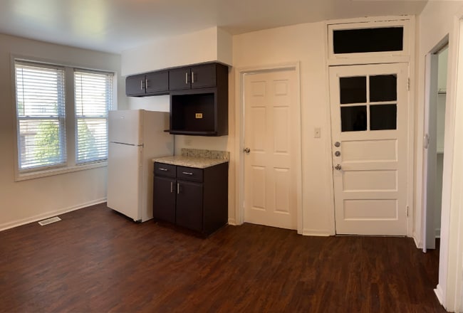 Photo - 3755 S Winchester Ave Unidad 1