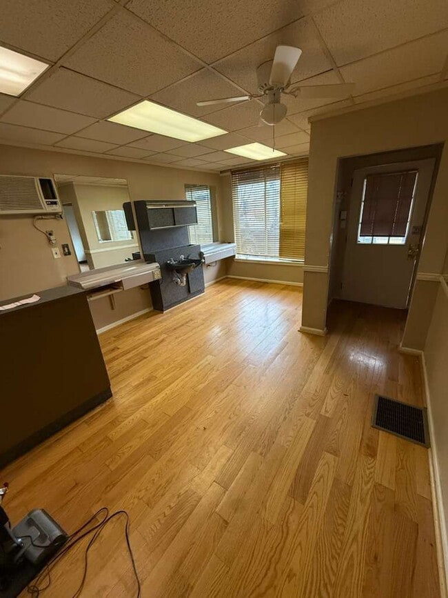 Building Photo - 2316 Broadway Ave Unit 4