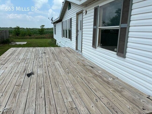 Photo - 663 W Mills Dr
