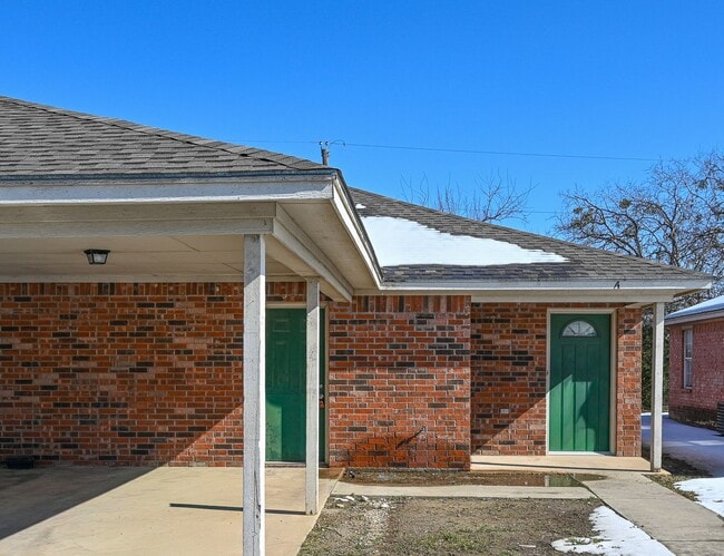 Building Photo - 2 Bed 2 Bath Duplex, Decatur TX