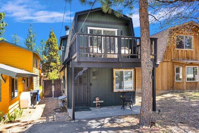 279 Los Angeles Ave