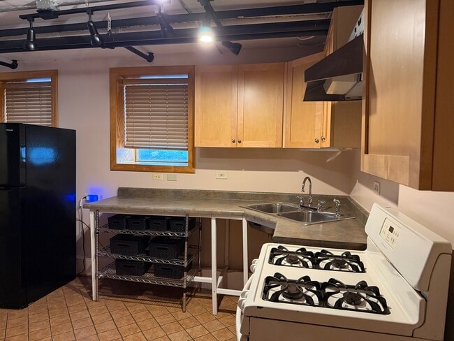 Photo - 3545 W Belden Ave