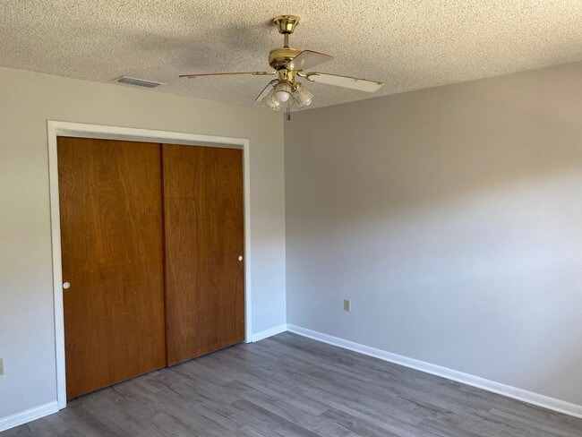 Photo - Spacious 2BR/1BA Townhouse in Prime Lakeland Location