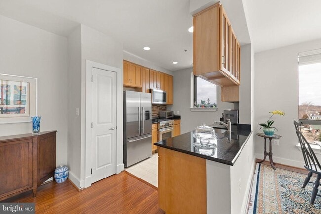 Building Photo - 1200 N Hartford St Unit 601