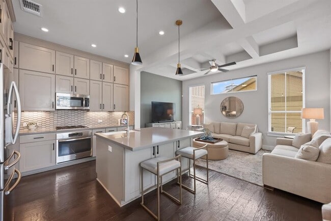 Photo - 915 Banyon St