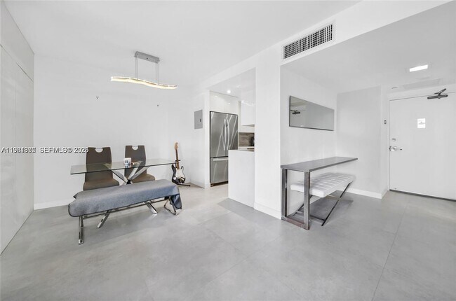 Building Photo - 1200 West Ave Unit 414