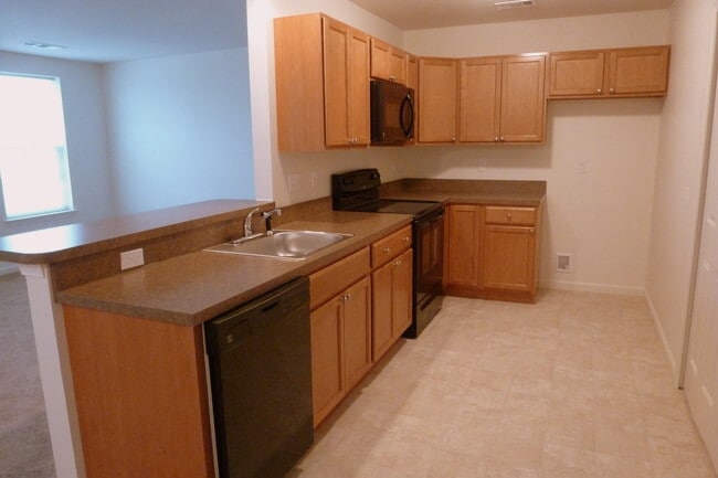 Building Photo - 766 State St Rental