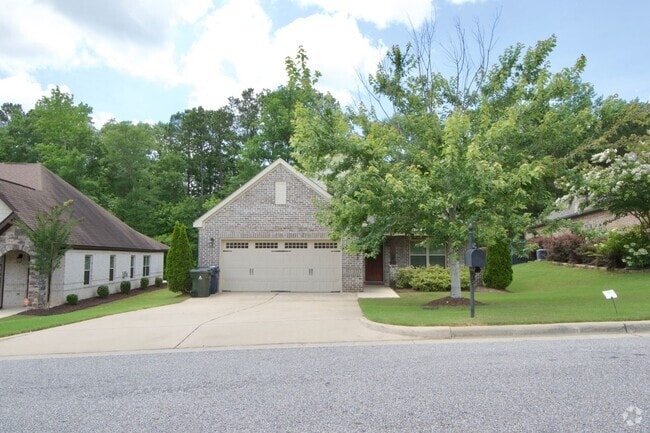 Building Photo - Cotswold S/D! 3Bed/2.5Bath Home with Fence...