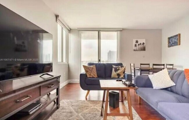 Building Photo - 800 N Miami Ave Unit E-1009