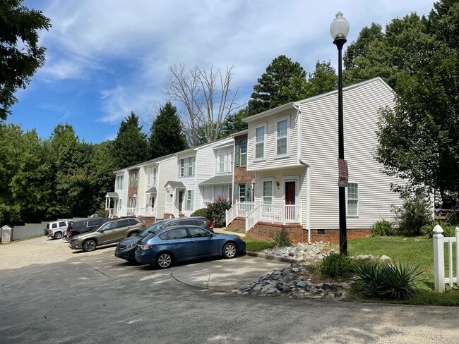 Photo - Beautiful 2 bed, 1 full, 2 half bath 2 sto...