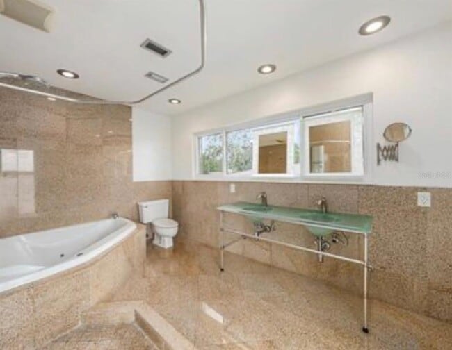 Photo - 115 Lake Shore Dr E