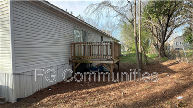 Photo - 1020 Old Church Rd