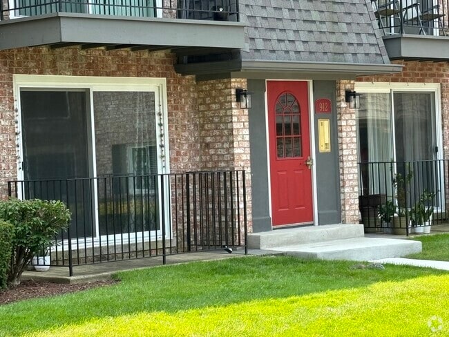 Building Photo - 912 S Plum Grove Rd Rental