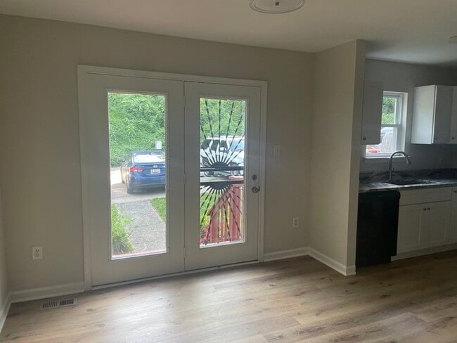 Photo - 3 Bedrooms 2 Bathrooms in a GREAT AREA