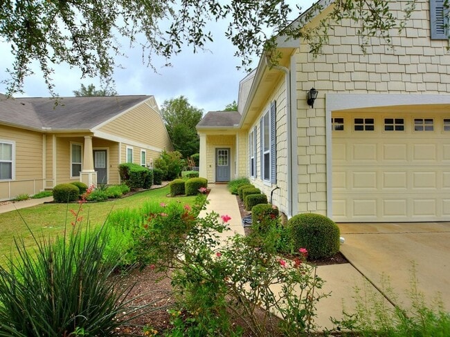 Photo - 304 Essex Ln