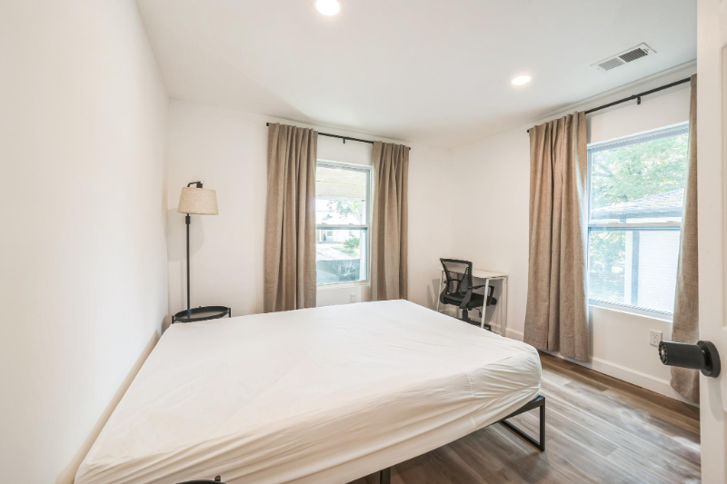 Photo - 364 Adelle St SE