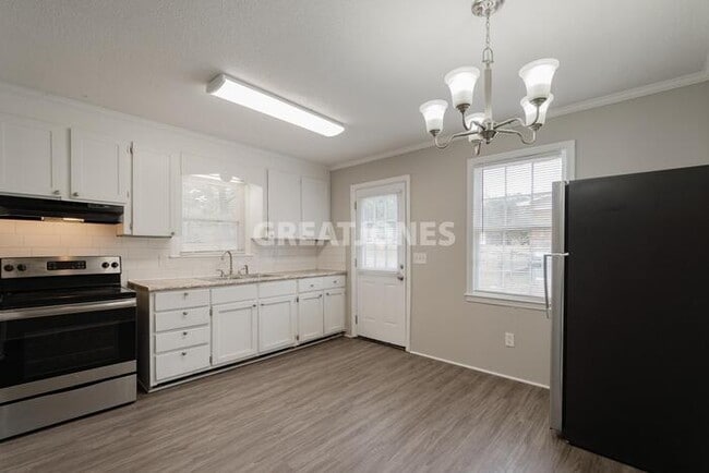 Photo - NOW OFFERING 1-MONTH FREE OFF FIRST FULL M...