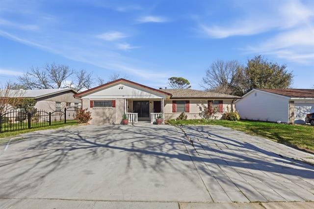 Building Photo - 242 W Cober Dr