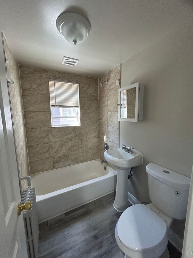 Photo - 1613 Olive St NE Unit 2