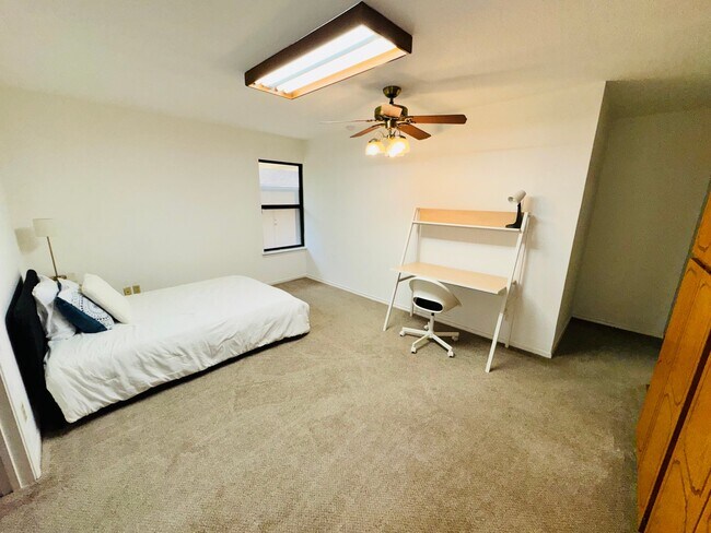 5618 Sir Gareth Dr