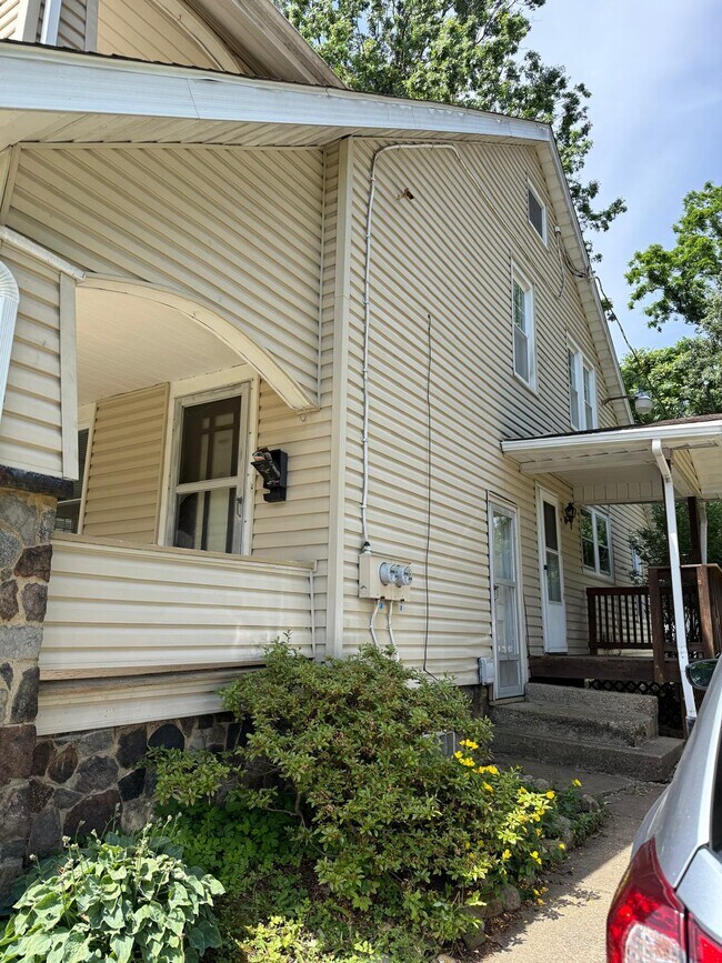 132 Crescent Dr