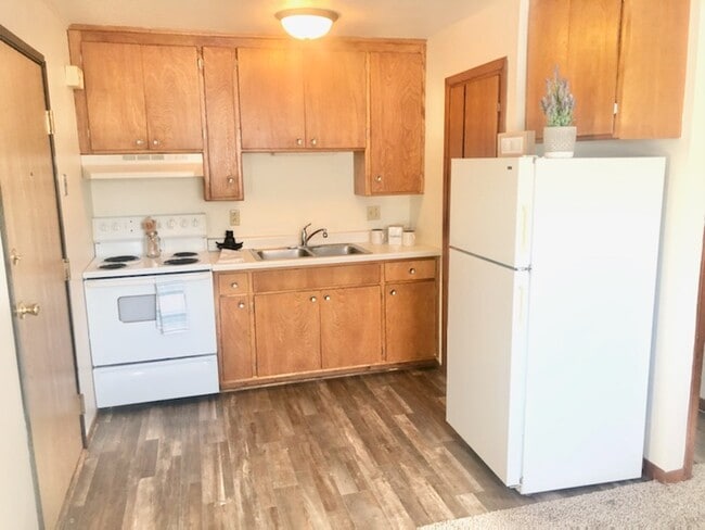 Luxford Court Apartment Community - Luxford Court Apartment Community