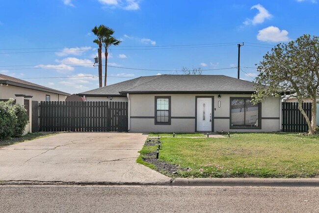Photo - 1745 N Shore Dr House