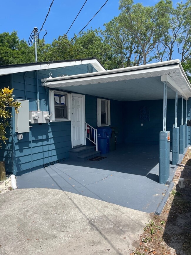 Photo - 810 8th Ave SW